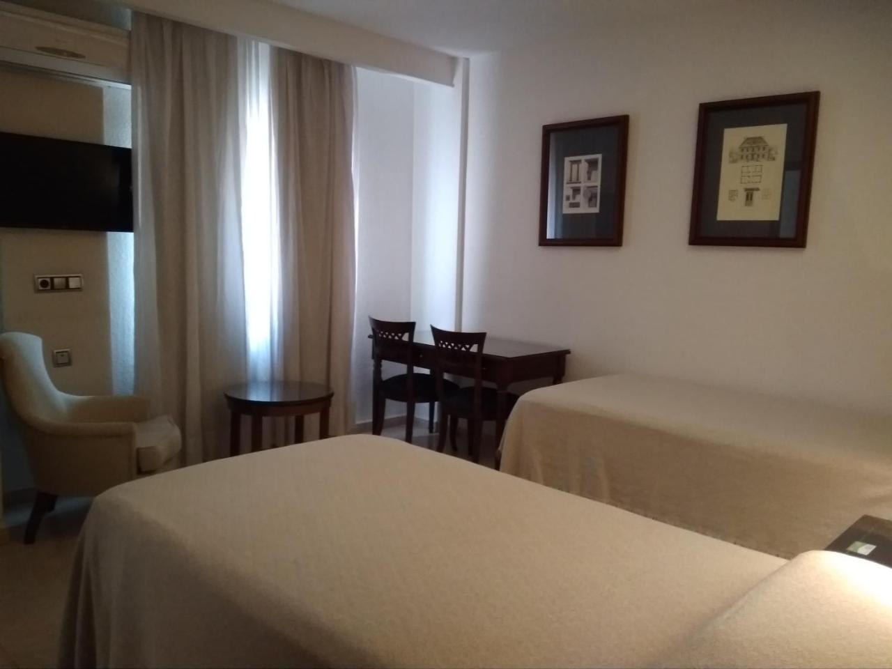 Hotel Nuevo Ara Caceres Ngoại thất bức ảnh